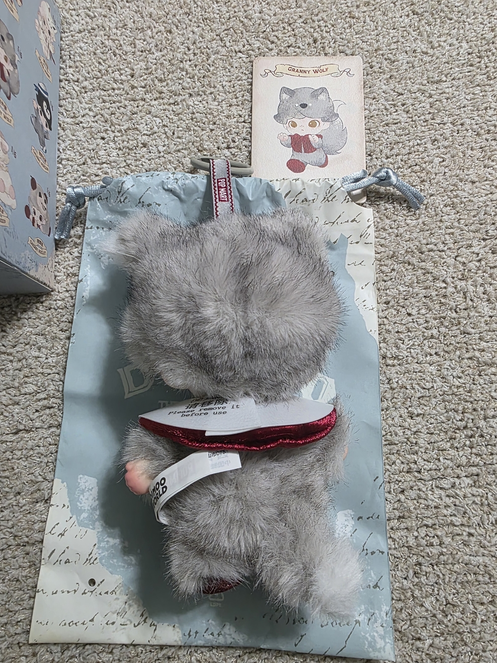 Dimoo Plush Keychain Granny Wolf - Picture 3 of 6